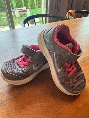Nike Toddler Gray and Pink Hook-and-Loop Sneakers